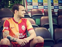 包含加拉塔萨雷力挫对手，晋级淘汰赛的词条